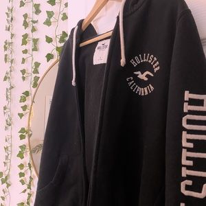 black hollister zip up hoodie